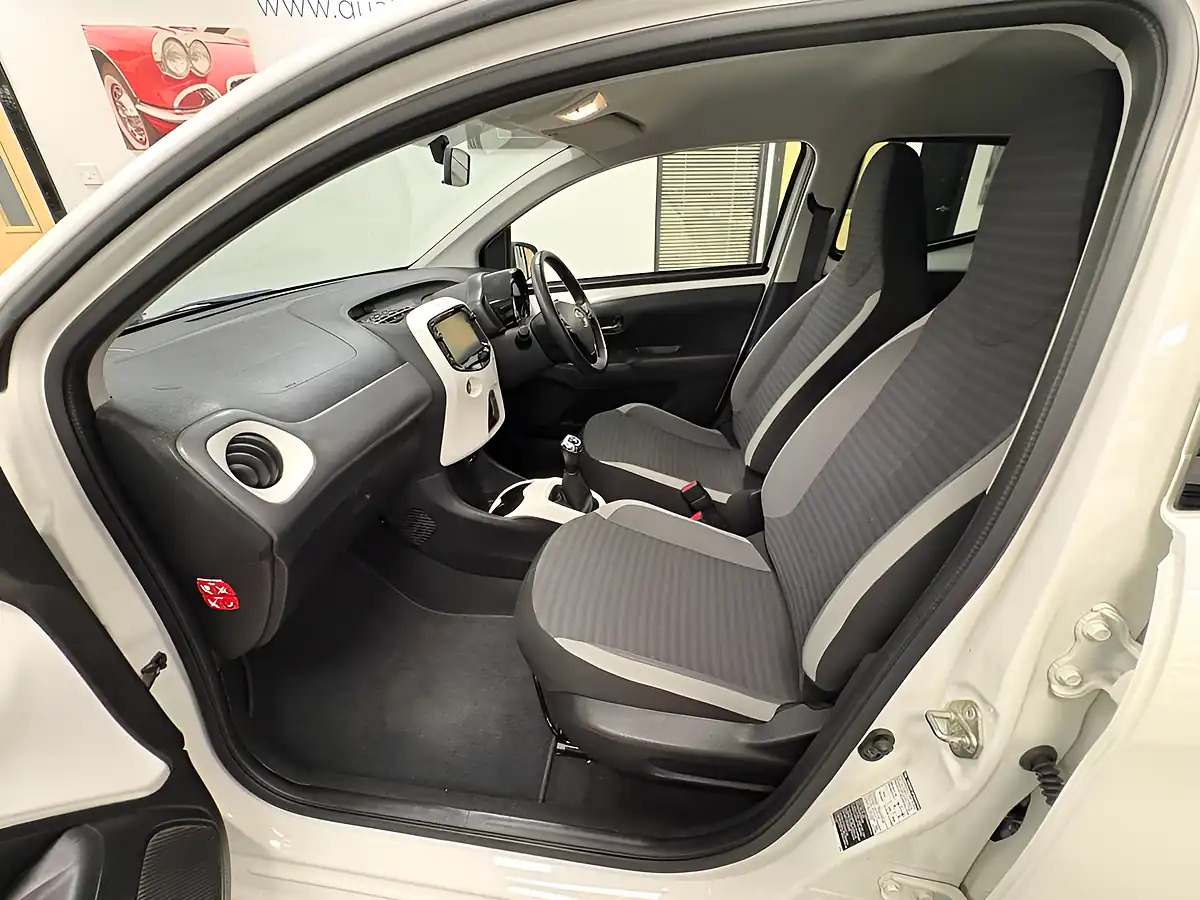 Used 2019 Toyota Aygo X-Trend White - Interior and Exterior details 19