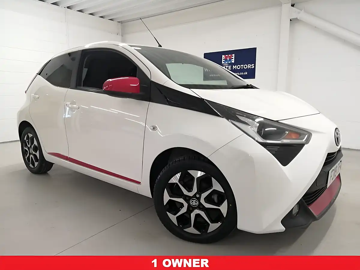 Used 2019 Toyota Aygo X-Trend White - Front View
