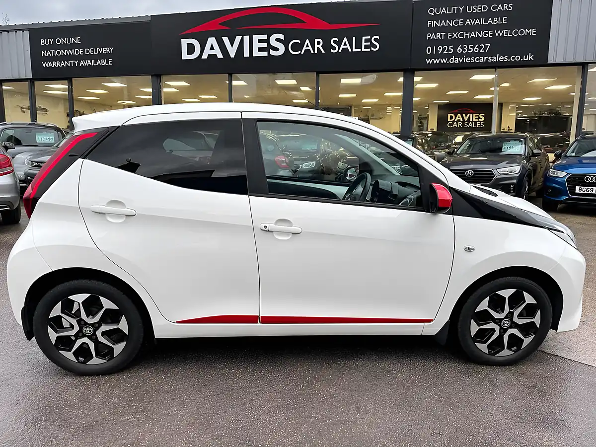 Used 2019 Toyota Aygo X-Trend White - Interior and Exterior details 11