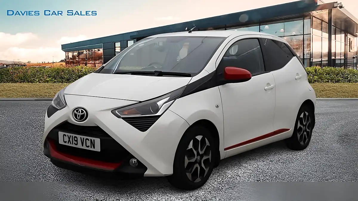 Used 2019 Toyota Aygo X-Trend White - Interior and Exterior details 12