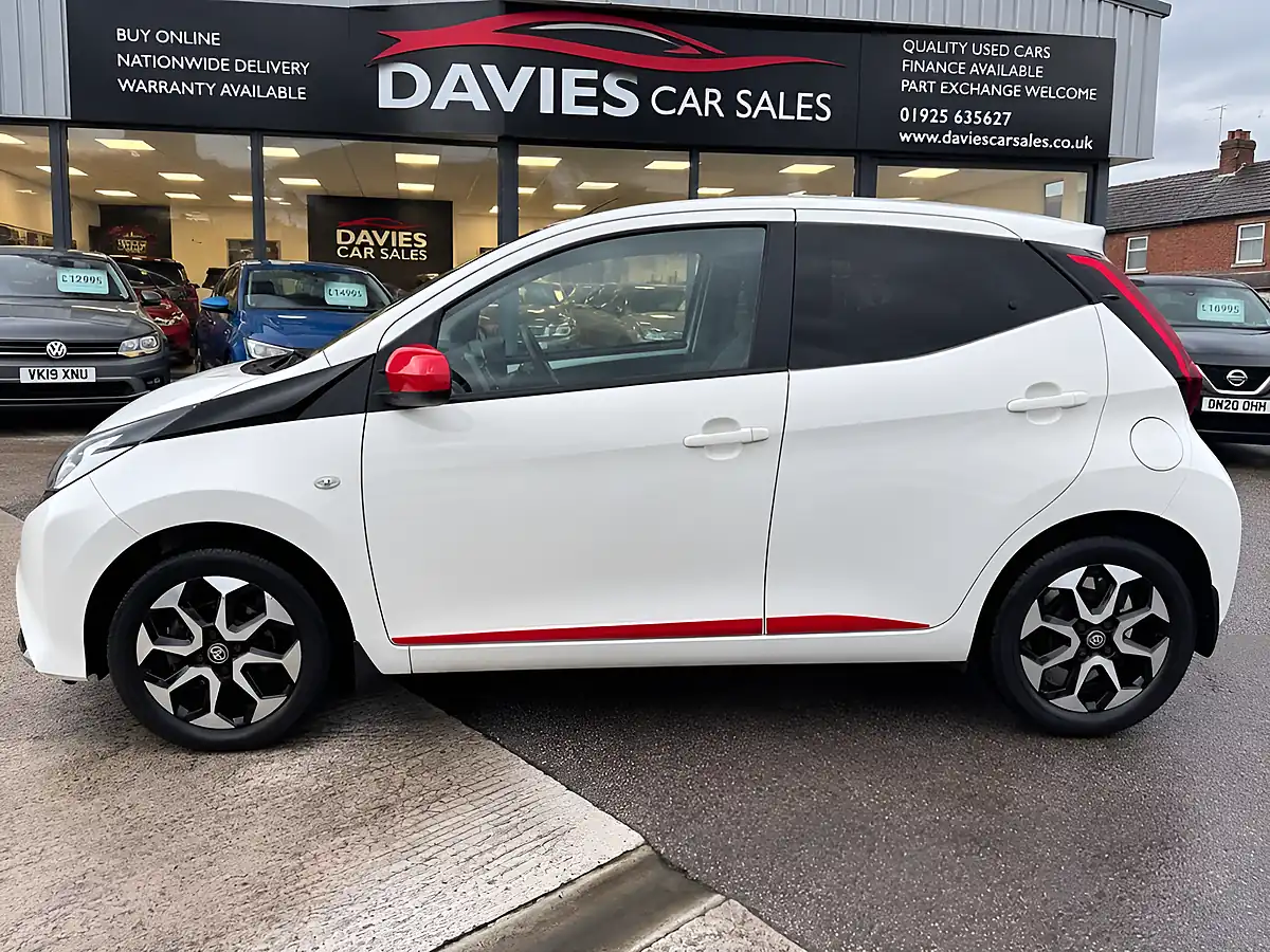 Used 2019 Toyota Aygo X-Trend White - Interior and Exterior details 13