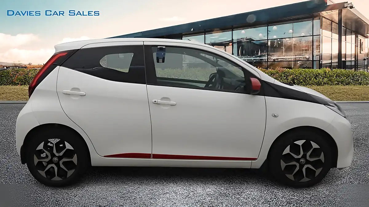 Used 2019 Toyota Aygo X-Trend White - Interior and Exterior details 15