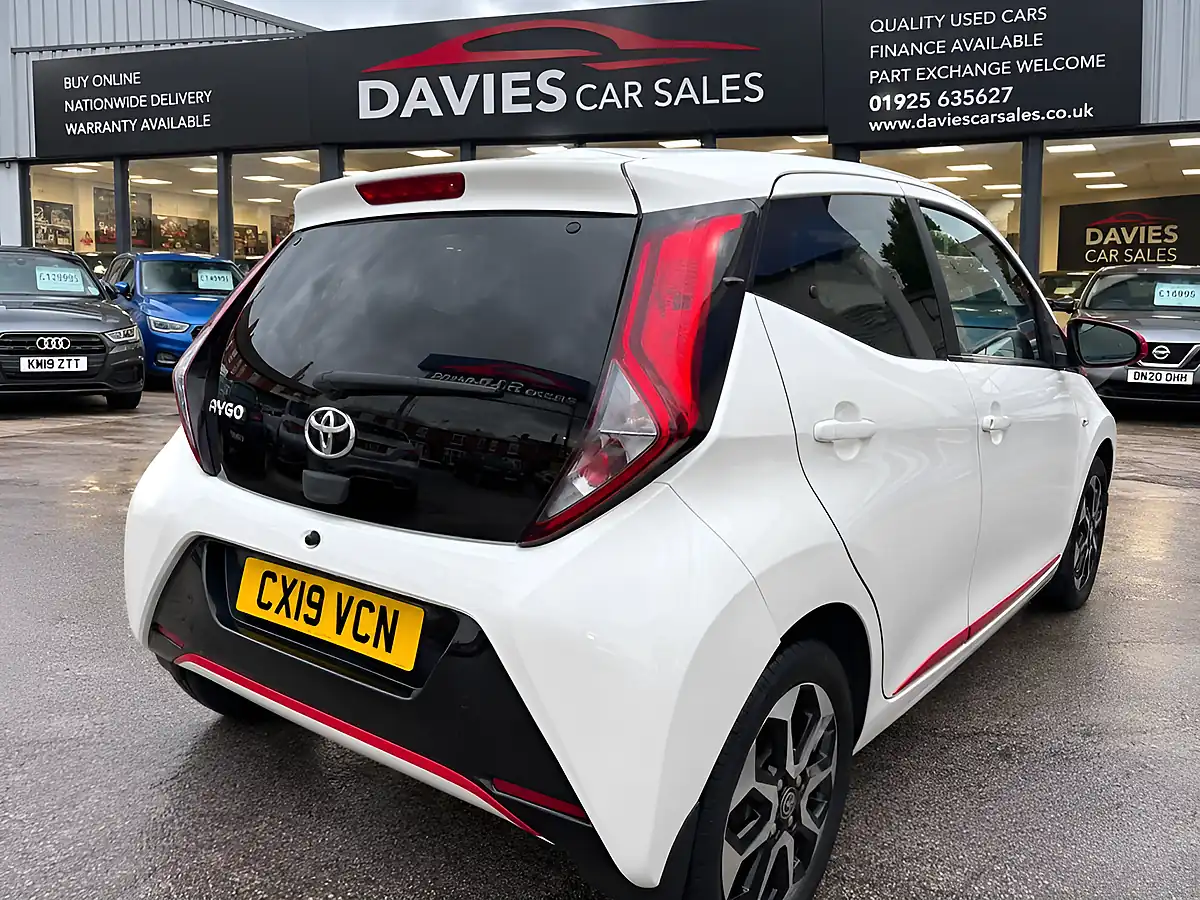 Used 2019 Toyota Aygo X-Trend White - Interior and Exterior details 5
