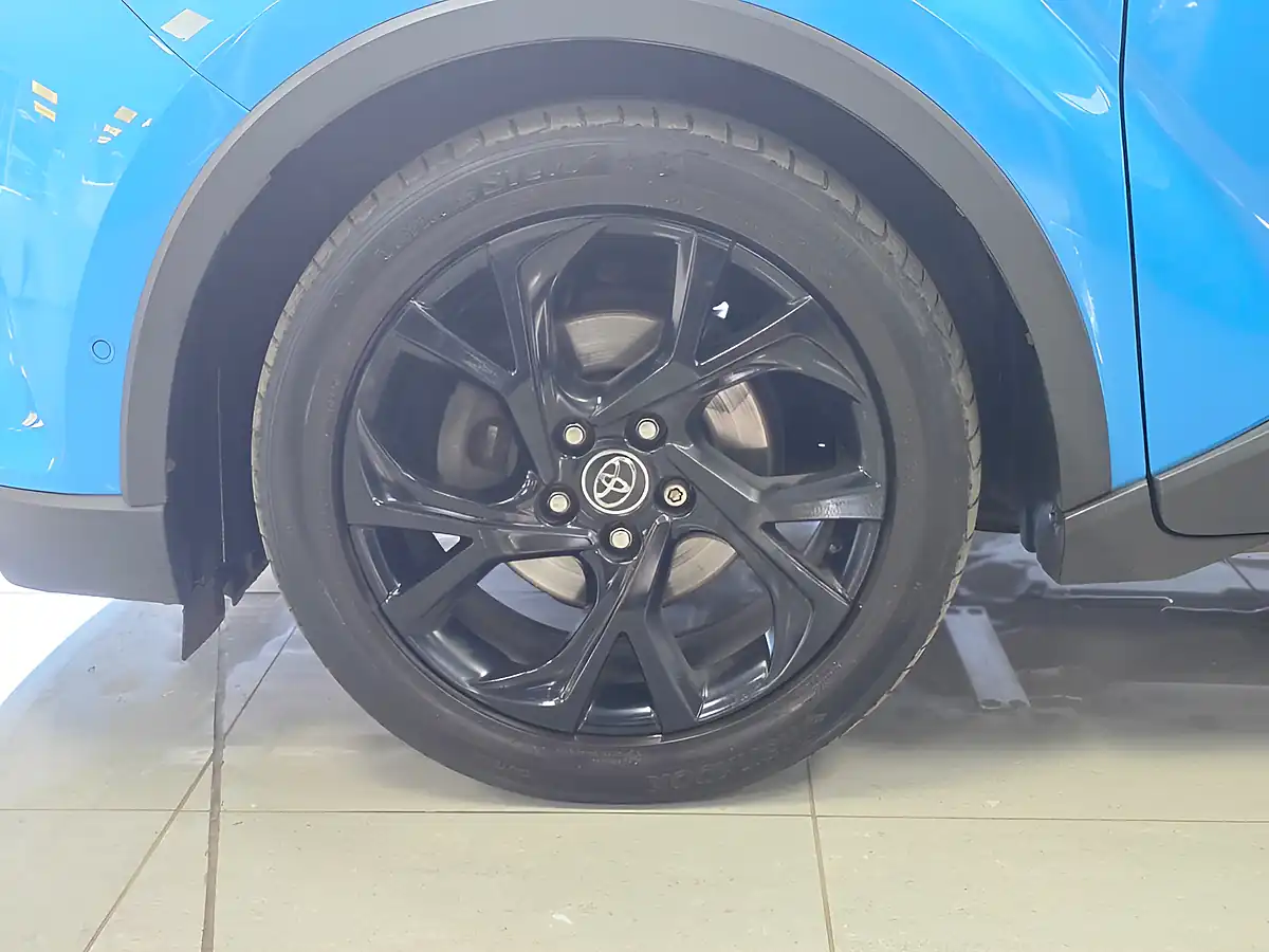 Used 2019 Toyota C-Hr Dynamic Blue - Interior and Exterior details 19