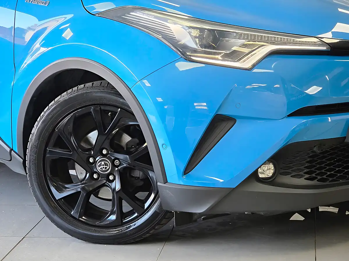 Used 2019 Toyota C-Hr Dynamic Blue - Interior and Exterior details 6