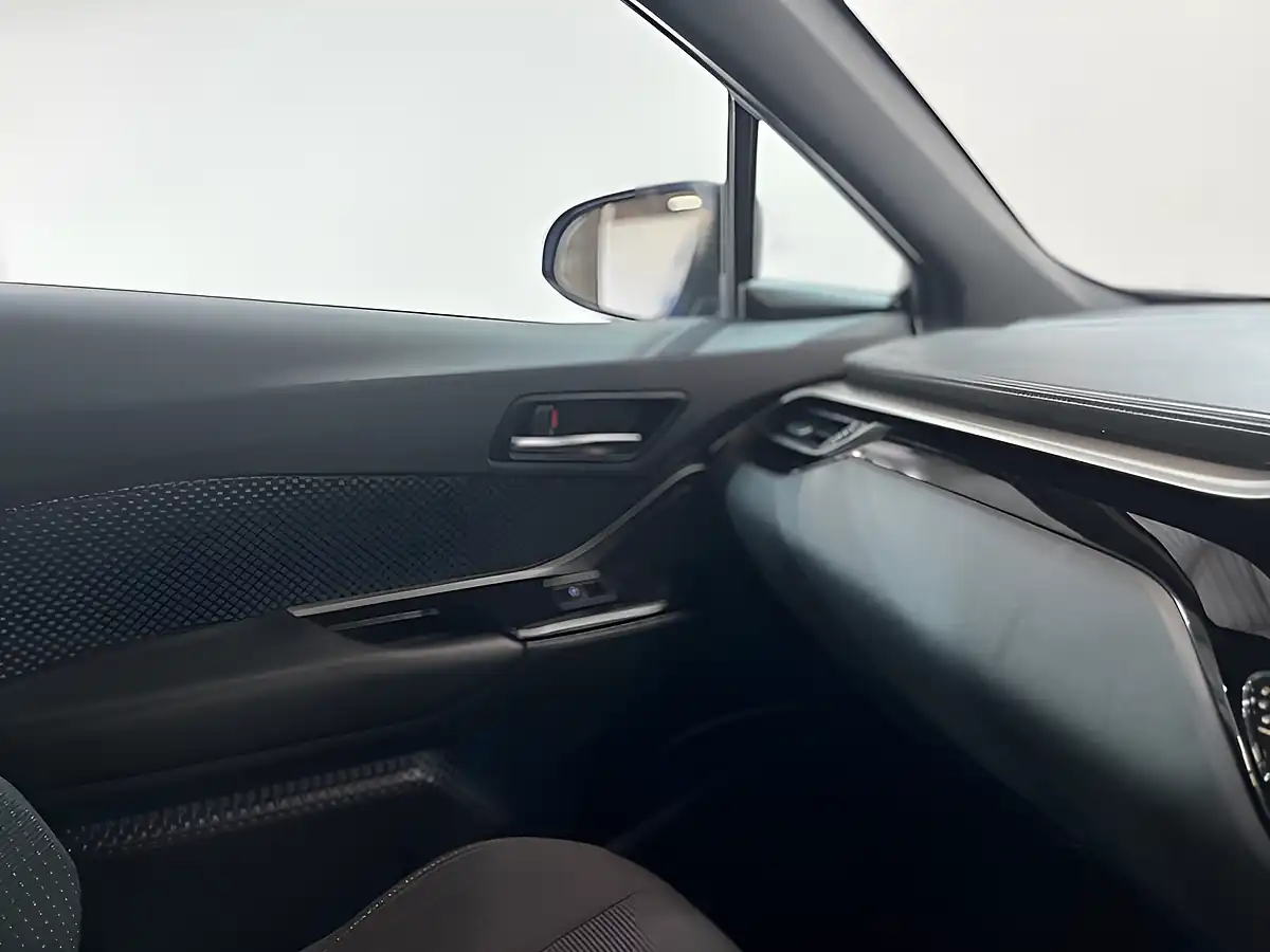 Used 2019 Toyota C-Hr Dynamic Blue - Interior and Exterior details 14