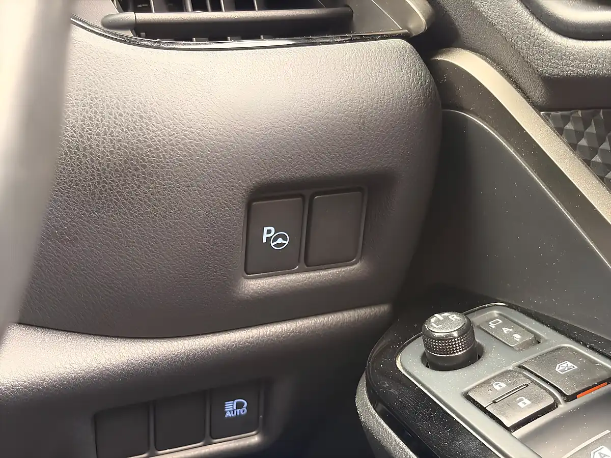 Used 2019 Toyota C-Hr Dynamic Blue - Interior and Exterior details 18