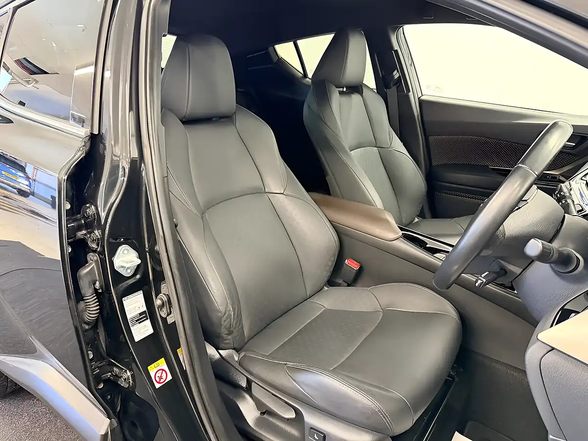 Used 2019 Toyota C-Hr Excel Eclipse Black - Interior and Exterior details 3