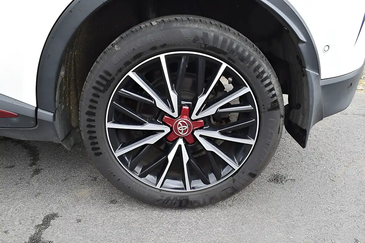 Used 2019 Toyota C-Hr Excel White - Interior and Exterior details 11