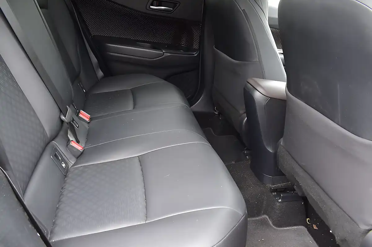 Used 2019 Toyota C-Hr Excel White - Interior and Exterior details 13
