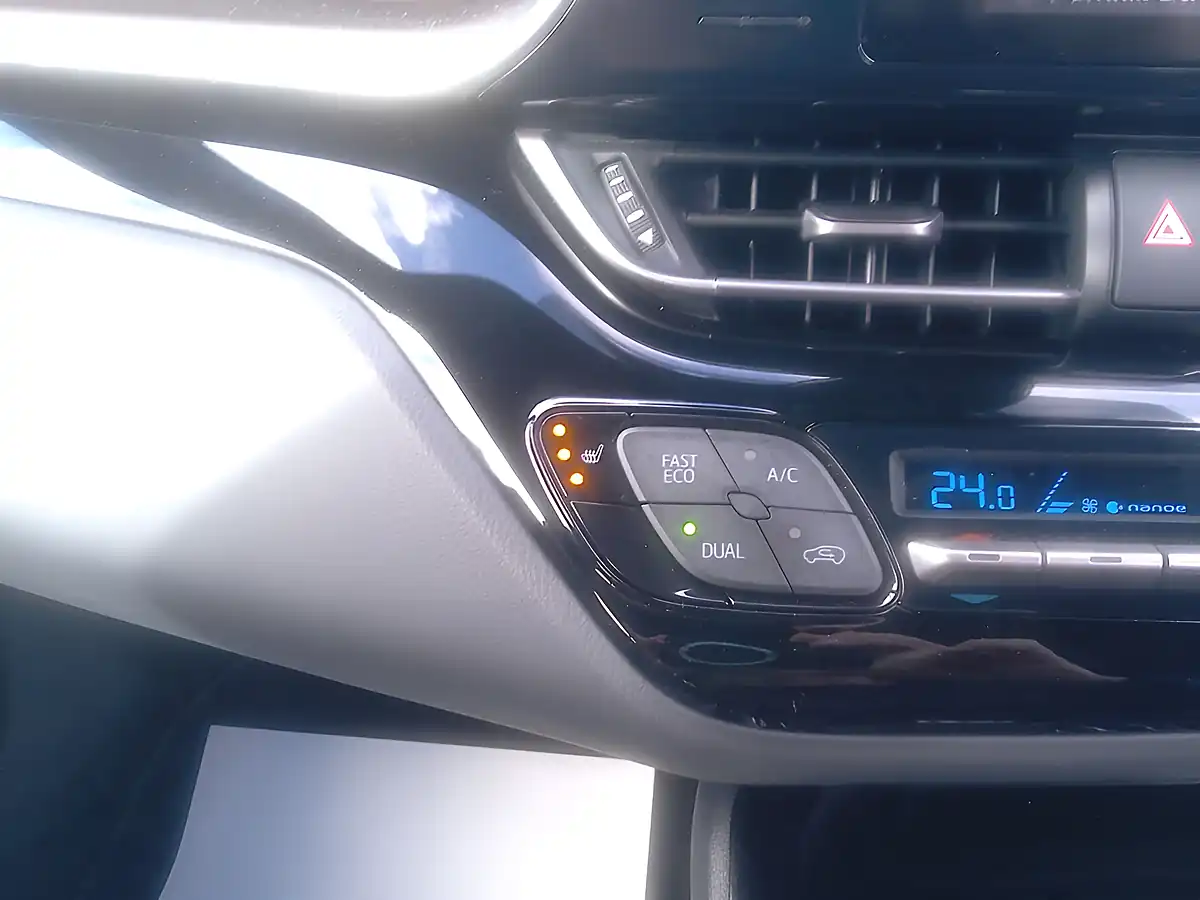 Used 2019 Toyota C-Hr Excel White - Interior and Exterior details 16
