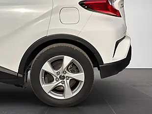 Used 2019 Toyota C-Hr Icon White - Interior and Exterior details 12