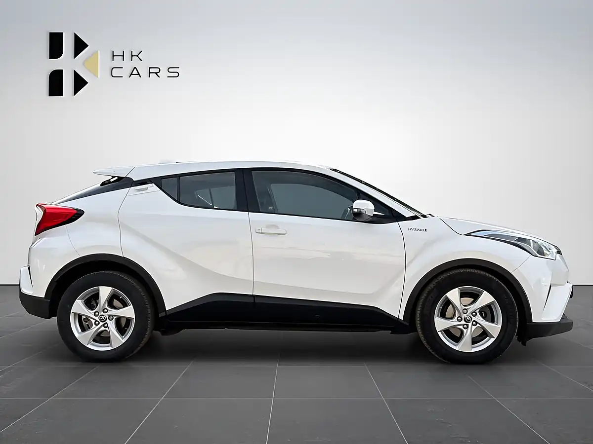 Used 2019 Toyota C-Hr Icon White - Interior and Exterior details 3