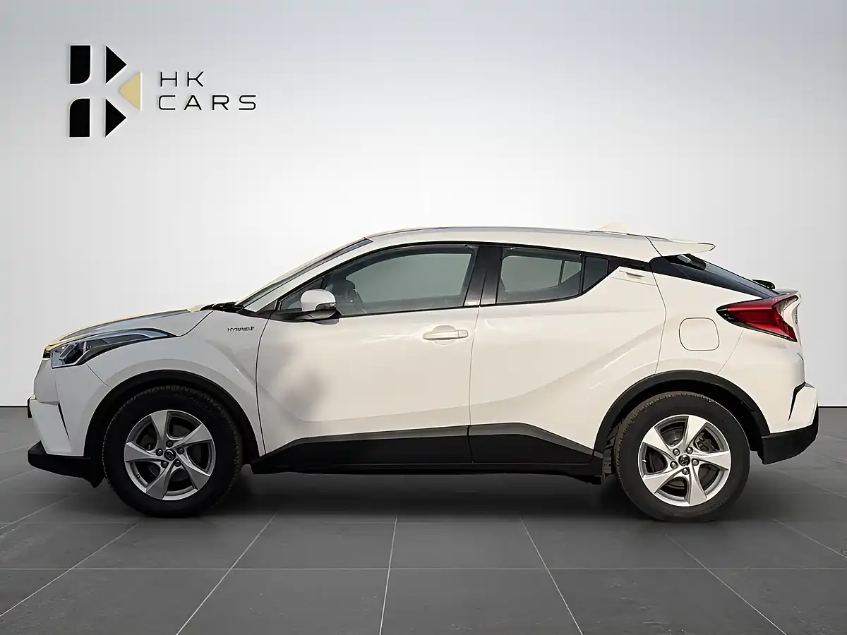 Used 2019 Toyota C-Hr Icon White - Interior and Exterior details 7