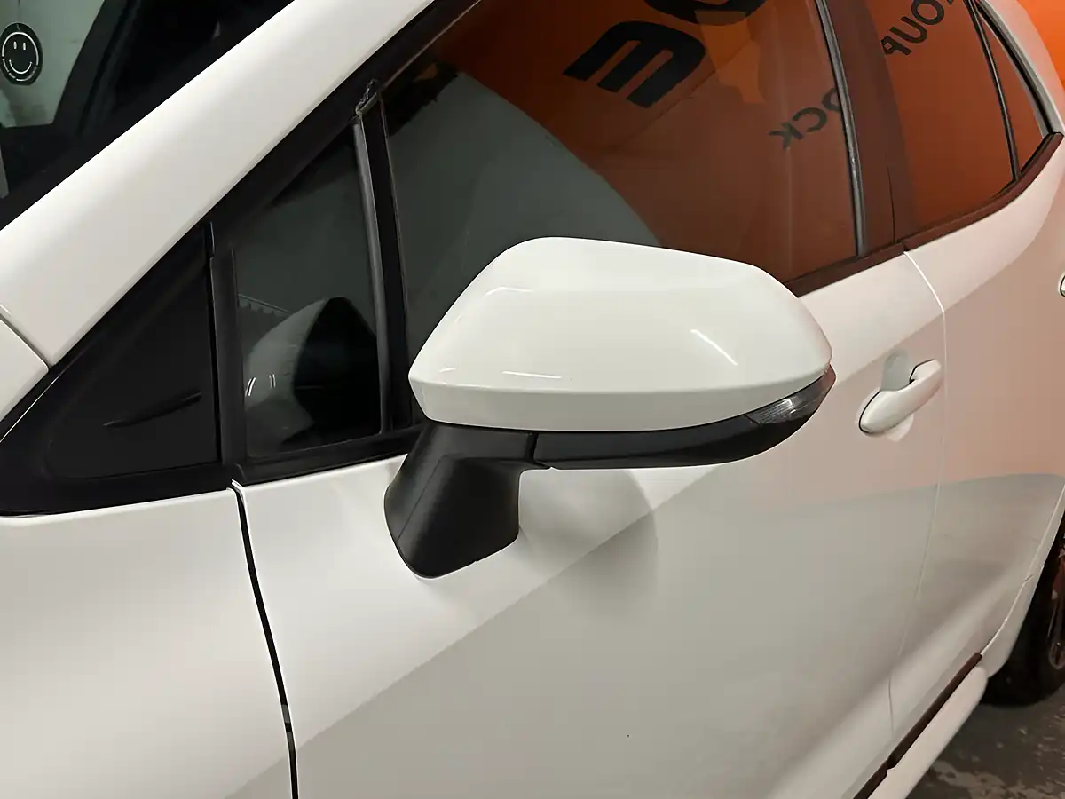 Used 2019 Toyota Corolla Design White - Interior and Exterior details 16