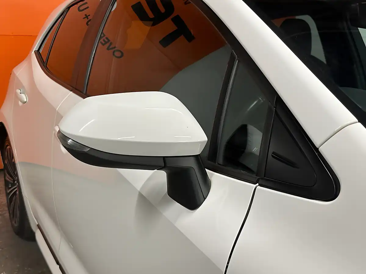 Used 2019 Toyota Corolla Design White - Interior and Exterior details 17
