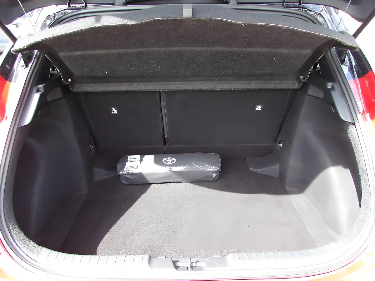 Used 2019 Toyota Corolla Excel Red - Interior and Exterior details 11