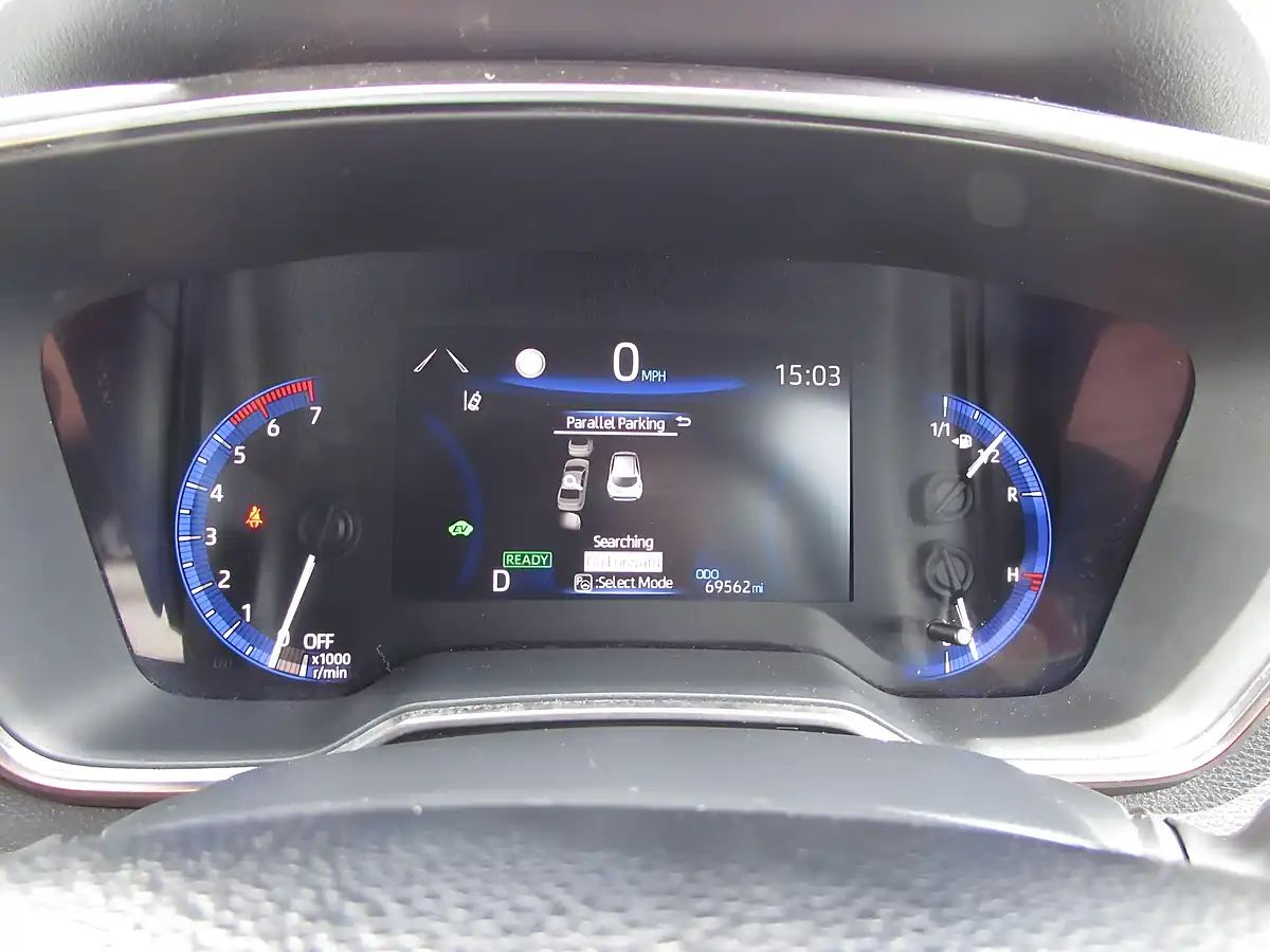 Used 2019 Toyota Corolla Excel Red - Interior and Exterior details 15