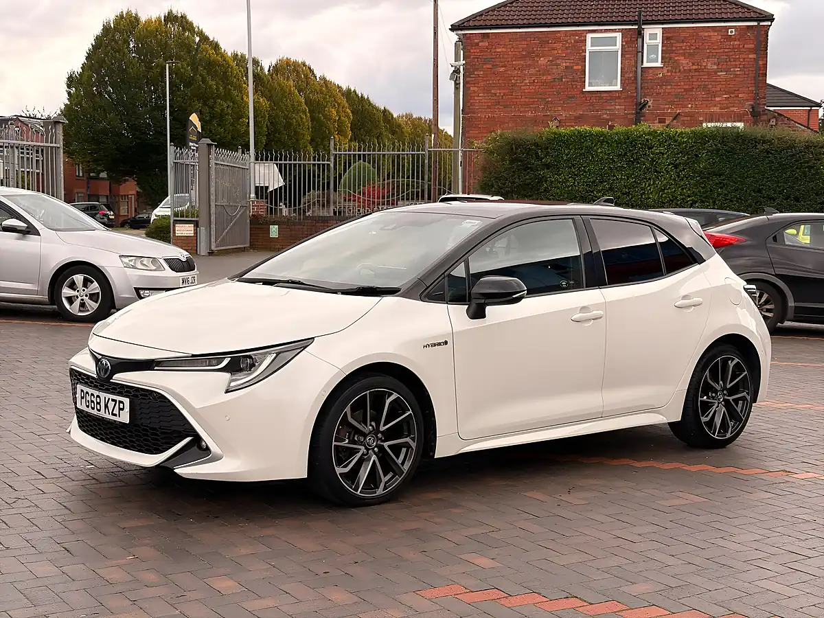 Used 2019 Toyota Corolla Excel White - Interior and Exterior details 10