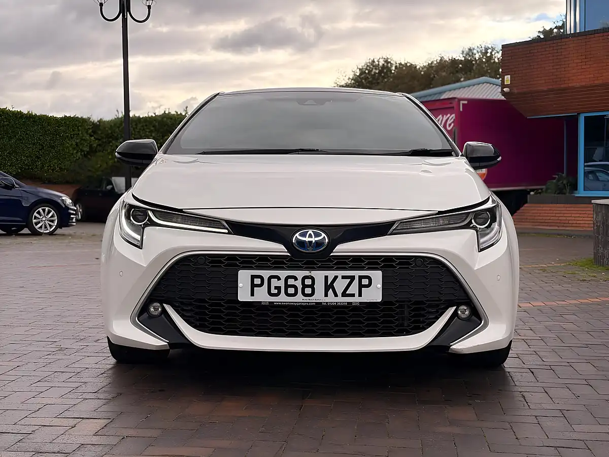 Used 2019 Toyota Corolla Excel White - Interior and Exterior details 11