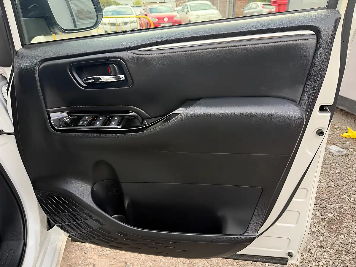 Used 2019 Toyota Esquire White - Interior and Exterior details 10
