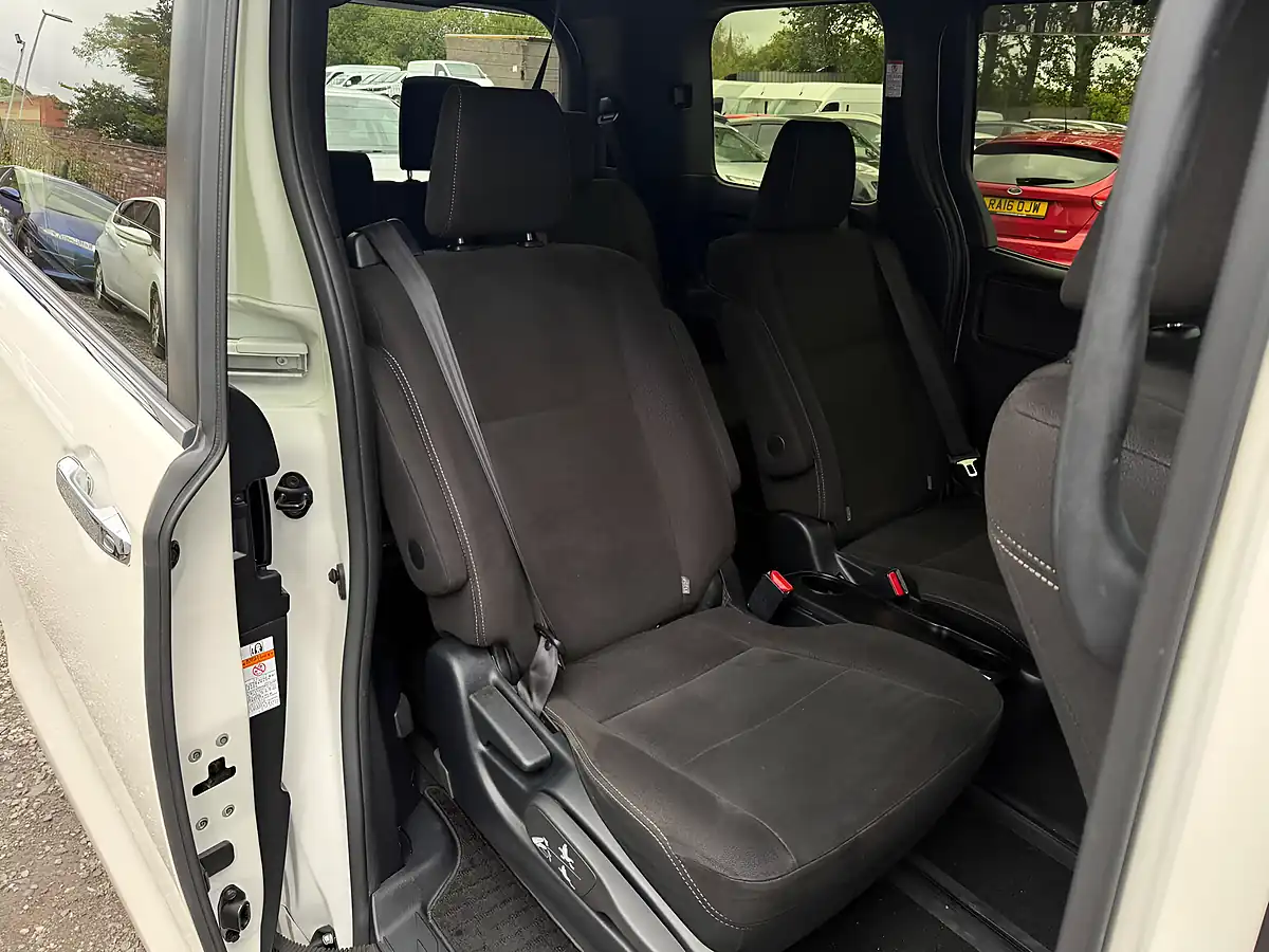 Used 2019 Toyota Esquire White - Interior and Exterior details 12