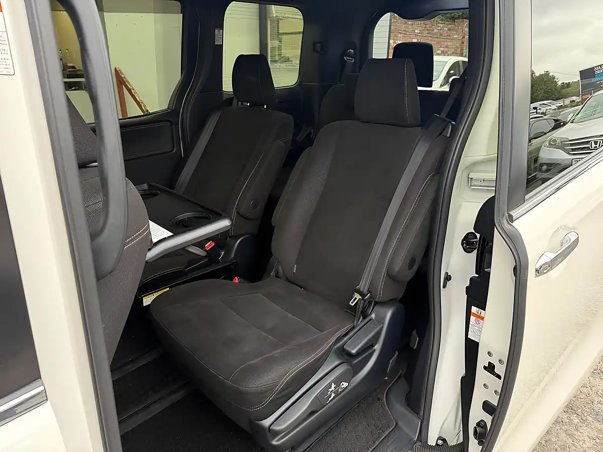 Used 2019 Toyota Esquire White - Interior and Exterior details 14