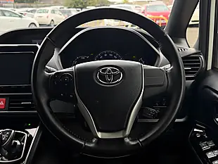 Used 2019 Toyota Esquire White - Interior and Exterior details 18