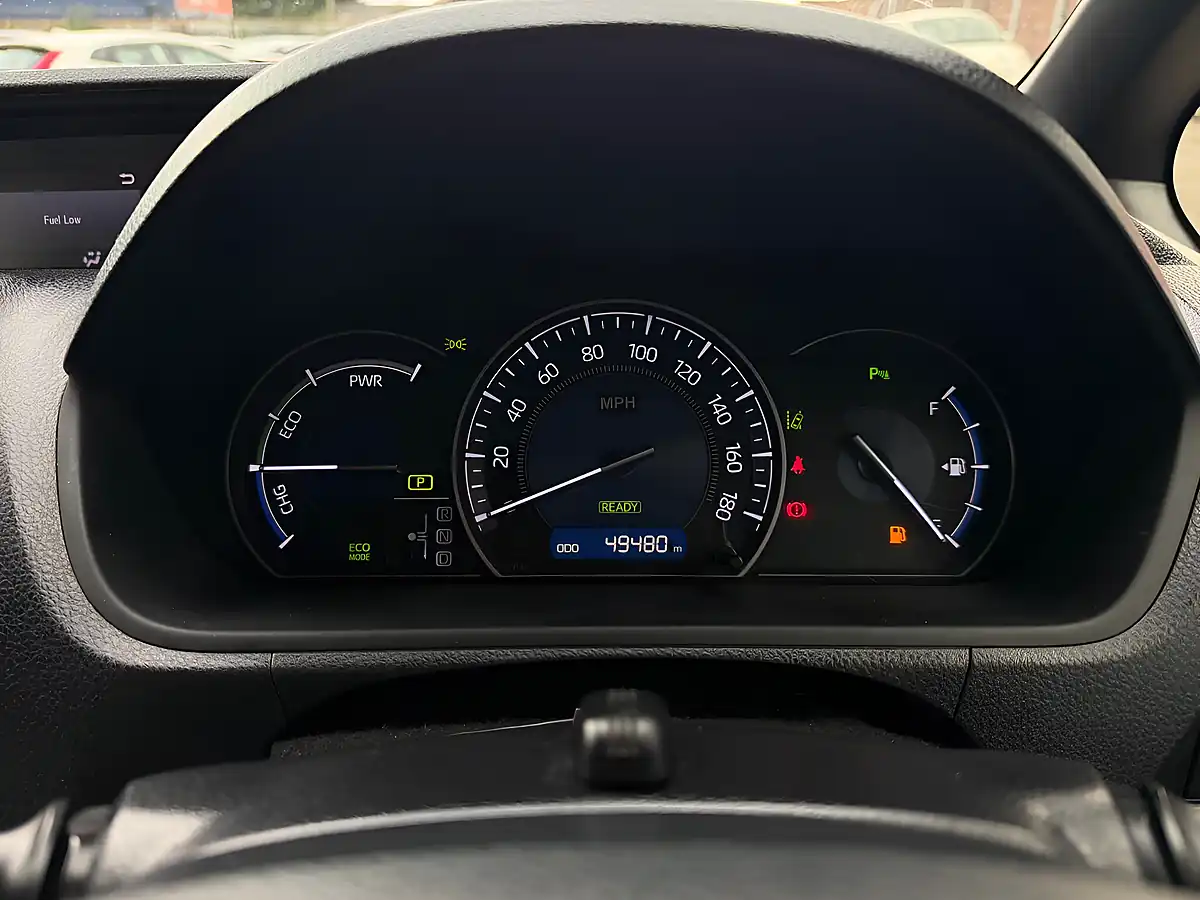 Used 2019 Toyota Esquire White - Interior and Exterior details 19