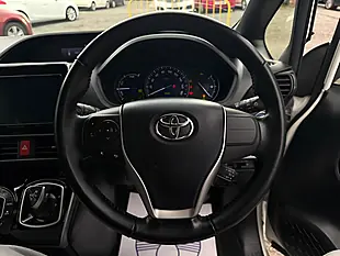 Used 2019 Toyota Esquire White - Interior and Exterior details 20