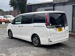 Used 2019 Toyota Esquire White - Interior and Exterior details 5