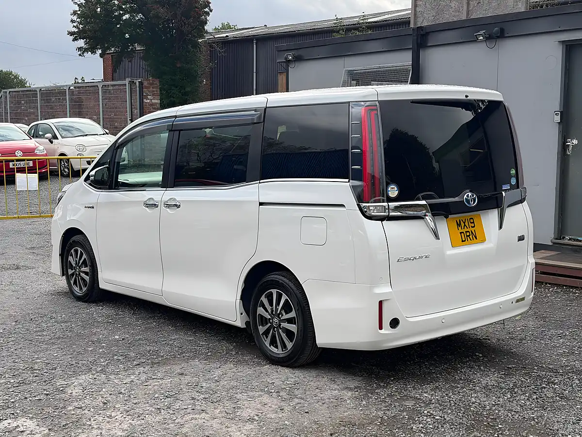 Used 2019 Toyota Esquire White - Interior and Exterior details 5