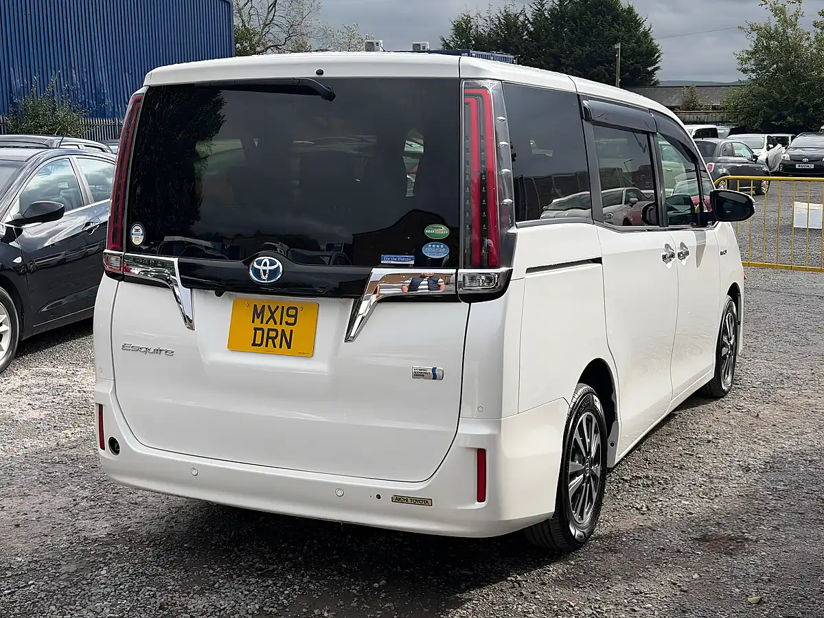 Used 2019 Toyota Esquire White - Interior and Exterior details 7