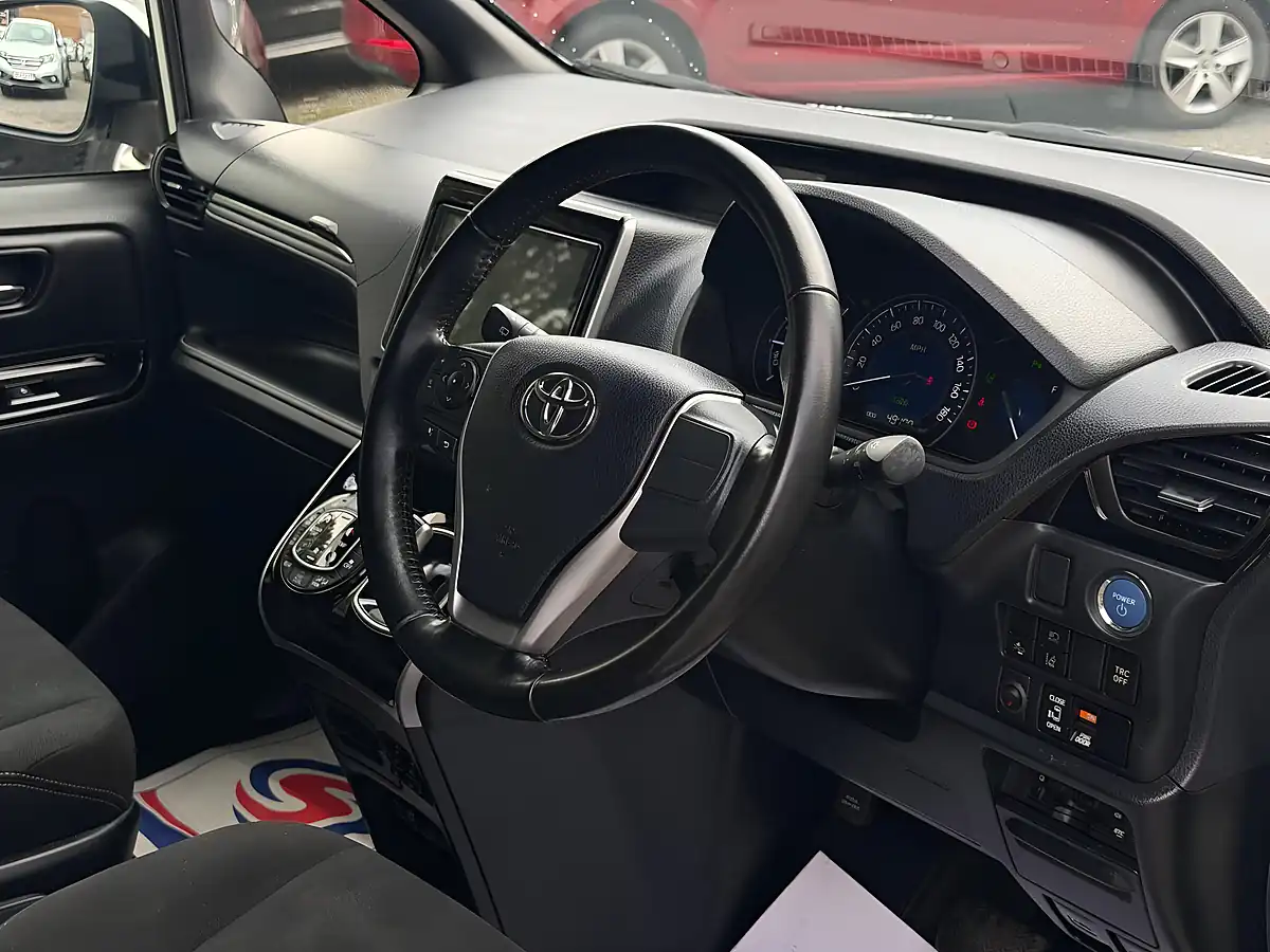 Used 2019 Toyota Esquire White - Interior and Exterior details 8