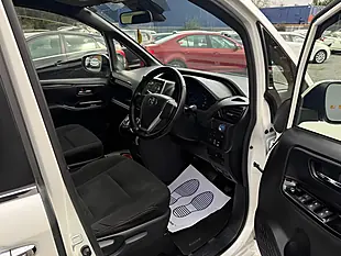 Used 2019 Toyota Esquire White - Interior and Exterior details 9