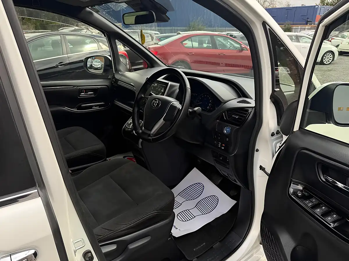 Used 2019 Toyota Esquire White - Interior and Exterior details 9