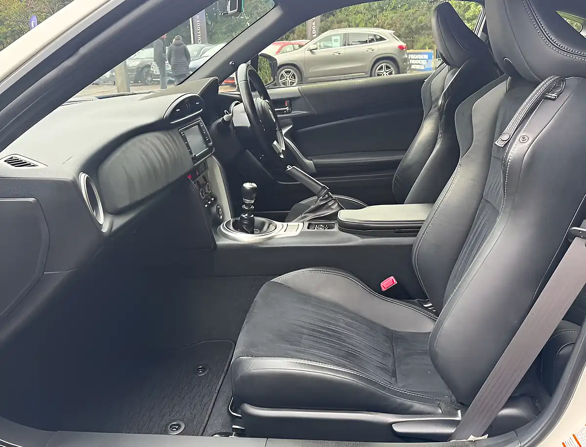 Used 2019 Toyota GT86 Professional Pearl White - Interior and Exterior details 13