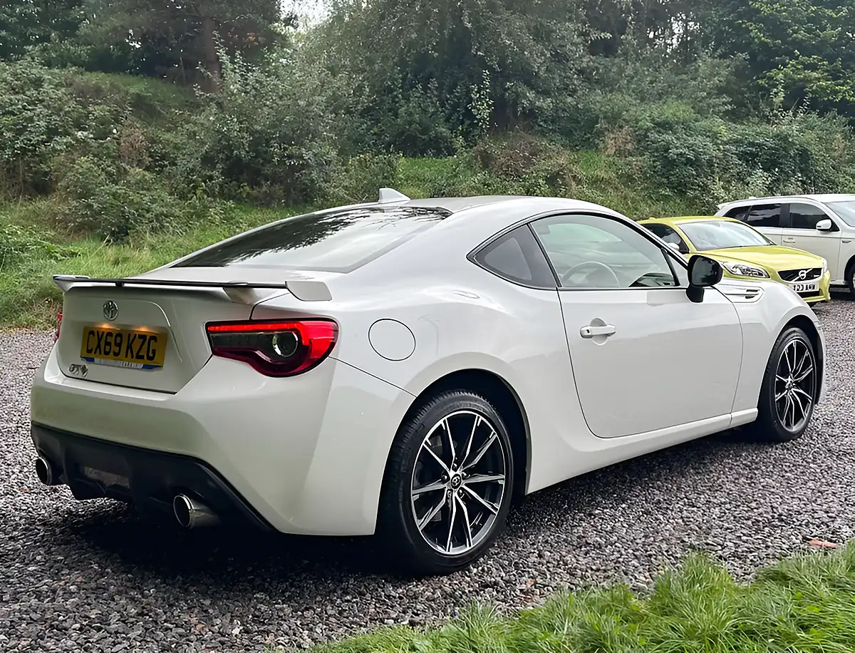 Used 2019 Toyota GT86 Professional Pearl White - Interior and Exterior details 3