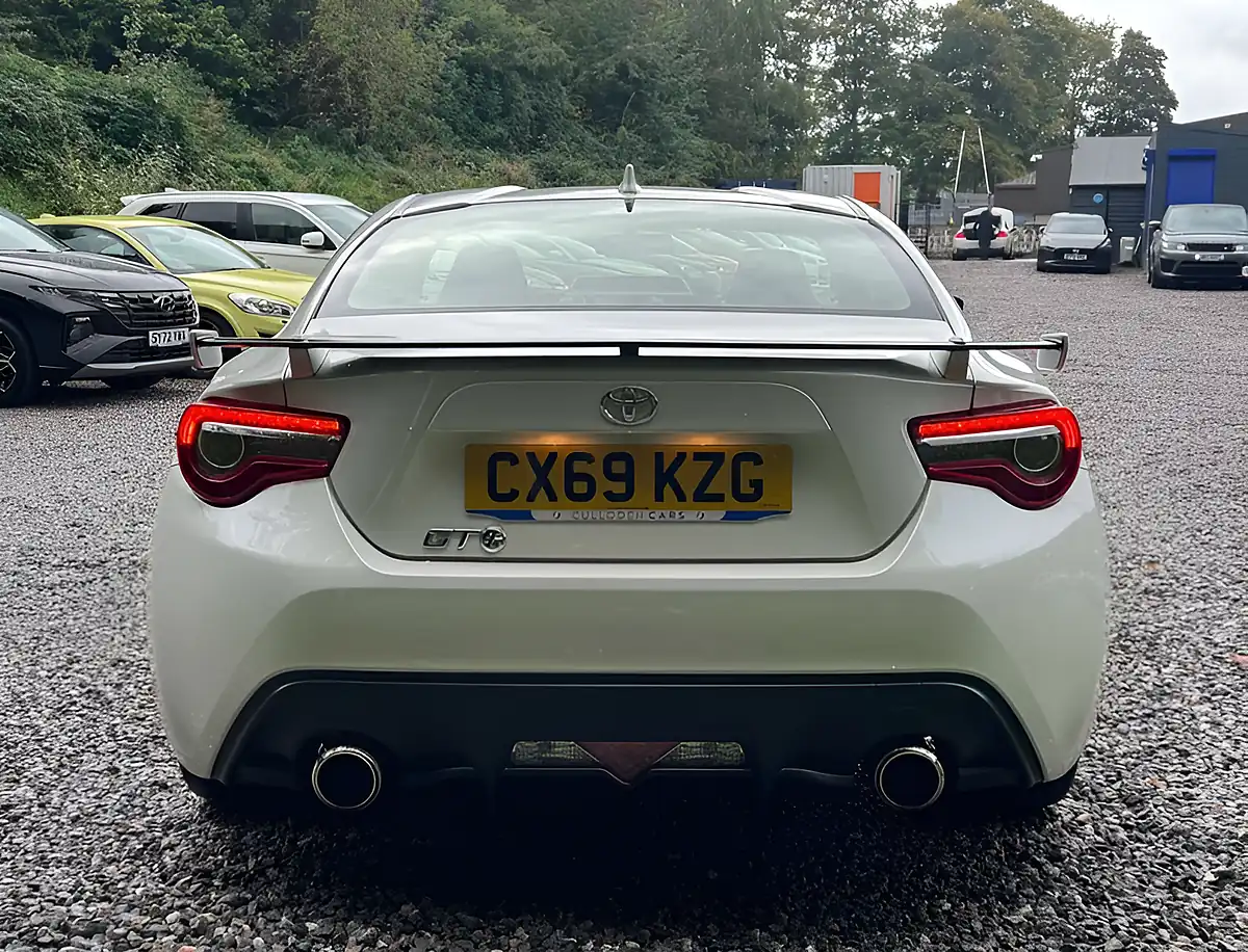 Used 2019 Toyota GT86 Professional Pearl White - Interior and Exterior details 4