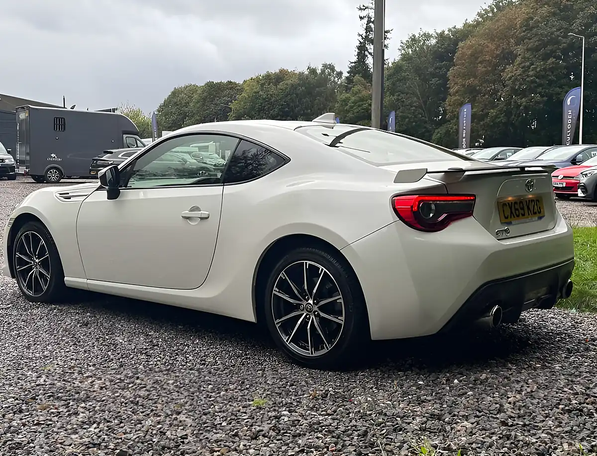 Used 2019 Toyota GT86 Professional Pearl White - Interior and Exterior details 5
