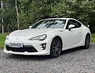 Used 2019 Toyota GT86 Professional Pearl White - Interior and Exterior details 7
