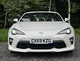 Used 2019 Toyota GT86 Professional Pearl White - Interior and Exterior details 8