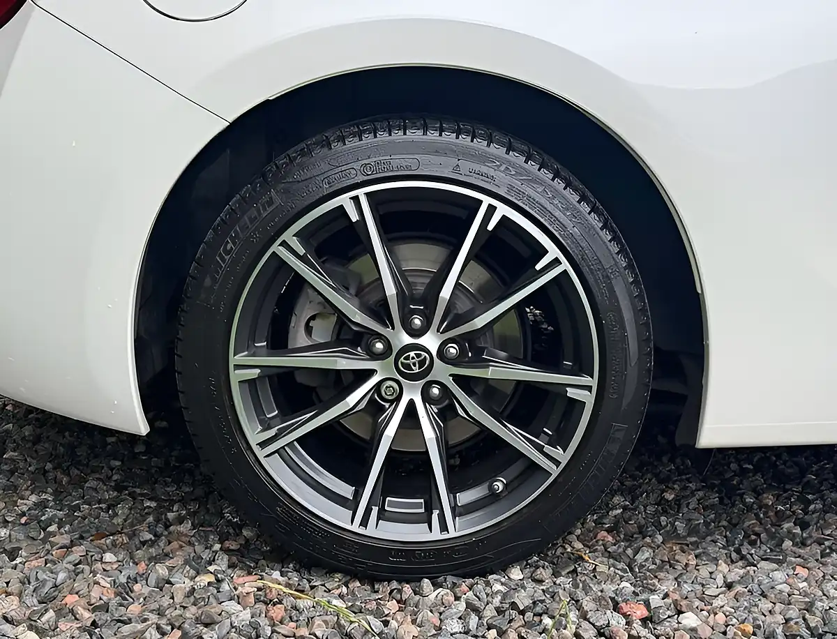 Used 2019 Toyota GT86 Professional Pearl White - Interior and Exterior details 9