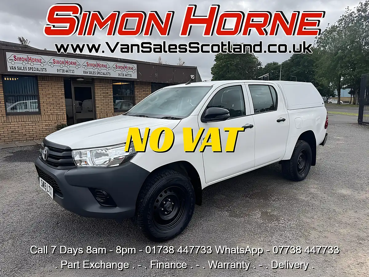 Used 2019 Toyota Hilux Active Double Cab White - Front View