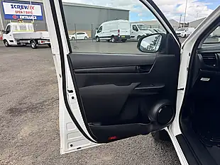 Used 2019 Toyota Hilux Active Double Cab White - Interior and Exterior details 10