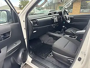 Used 2019 Toyota Hilux Active Double Cab White - Interior and Exterior details 11