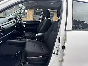 Used 2019 Toyota Hilux Active Double Cab White - Interior and Exterior details 12