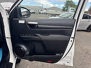Used 2019 Toyota Hilux Active Double Cab White - Interior and Exterior details 15
