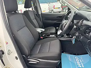 Used 2019 Toyota Hilux Active Double Cab White - Interior and Exterior details 17
