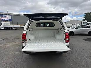 Used 2019 Toyota Hilux Active Double Cab White - Interior and Exterior details 18